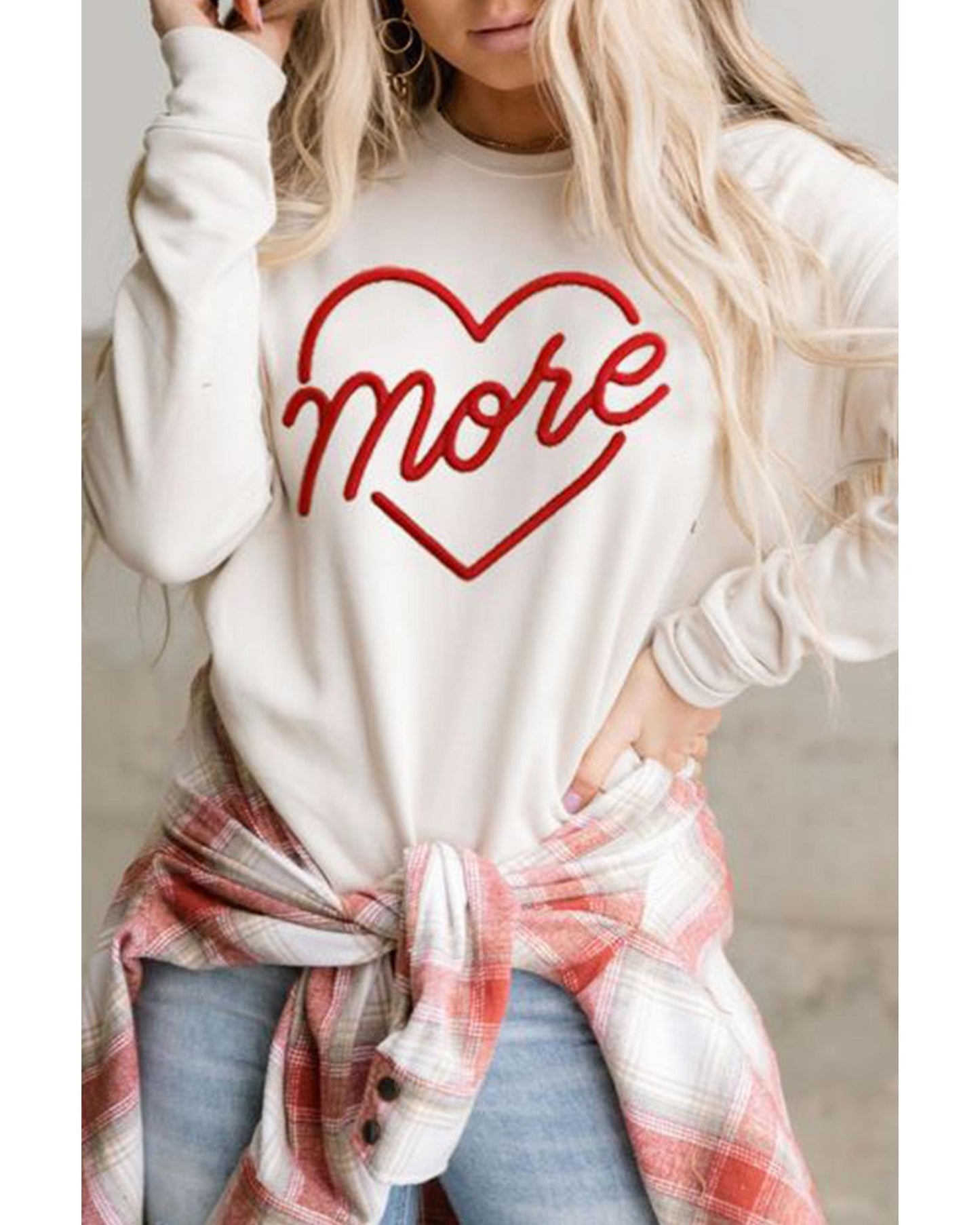 Azura Exchange Embroidered Pullover Sweatshirt with Heart Shaped Details - L