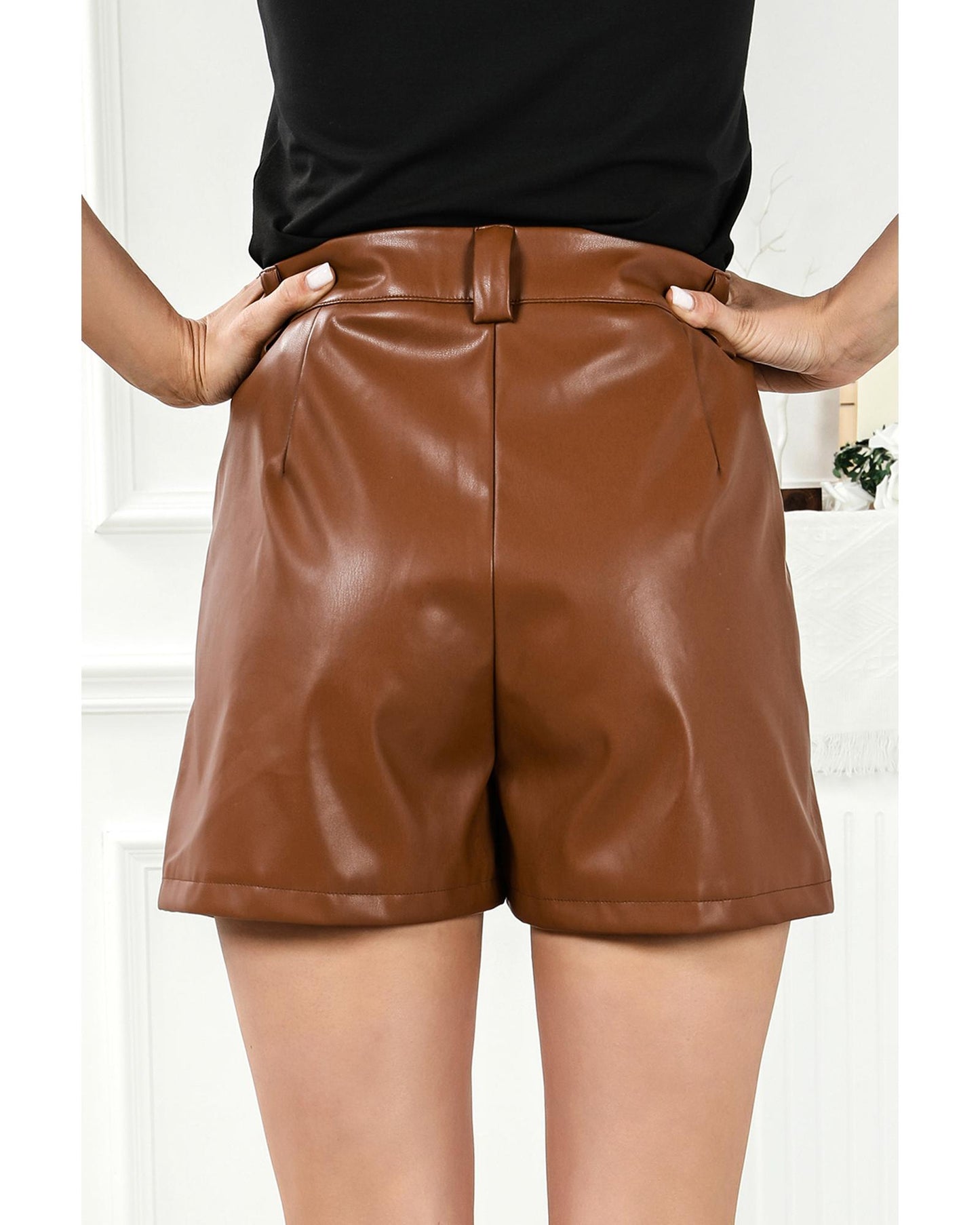 Azura Exchange Pleated Faux Leather Casual Shorts - 16 US