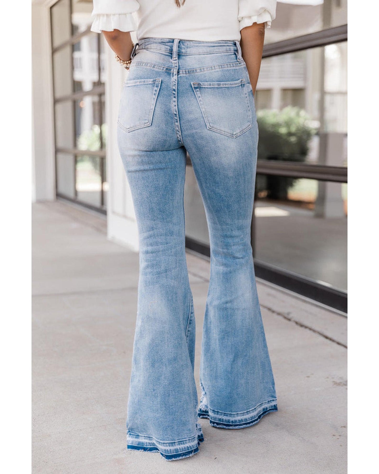 Azura Exchange Buttoned Distressed Flared Jeans - 6 US