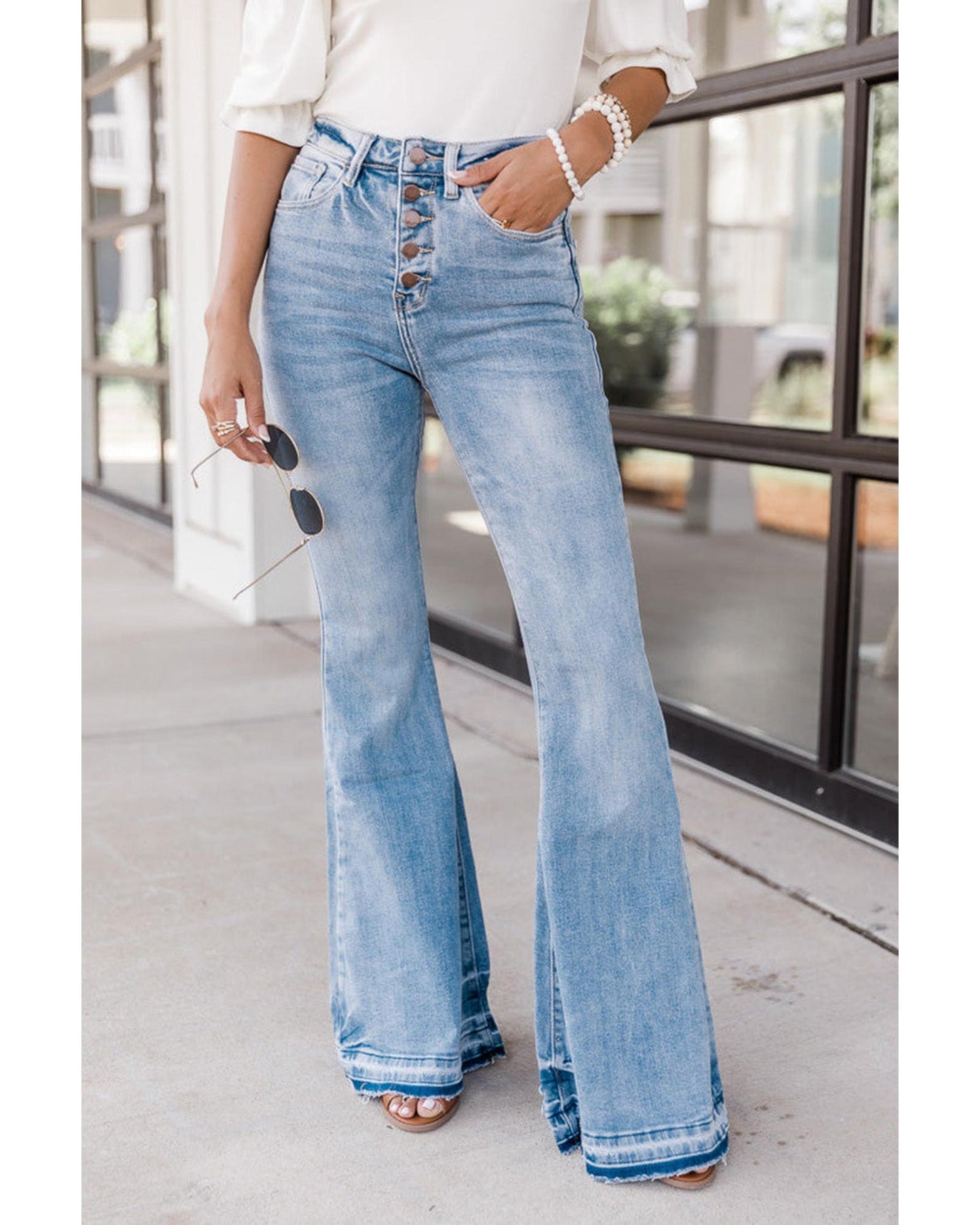 Azura Exchange Buttoned Distressed Flared Jeans - 8 US