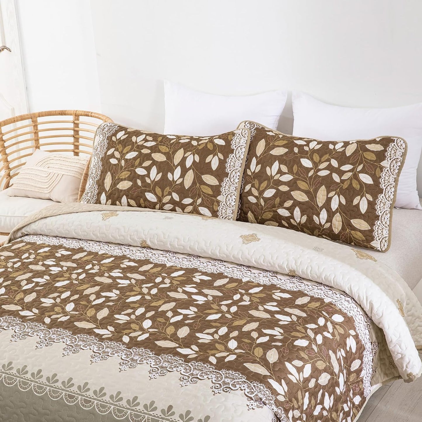 Sophisticated Quilted Bedspread and Pillowcases Set: Exquisite Design and Comfort - Queen size